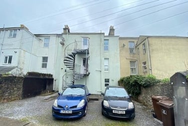 3 bed flat, Connaught Avenue, Mutley, Plymouth, PL47BX - Image 2